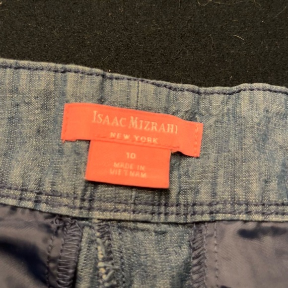 Light wash shorts with buttons - Picture 2 of 3